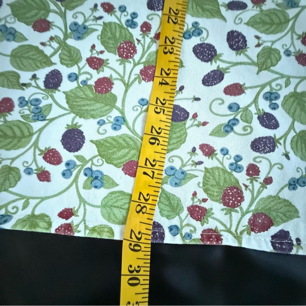 Now Designs Floral Apron with Berry Print Cute Kitchen Berry - Picture 3 of 13